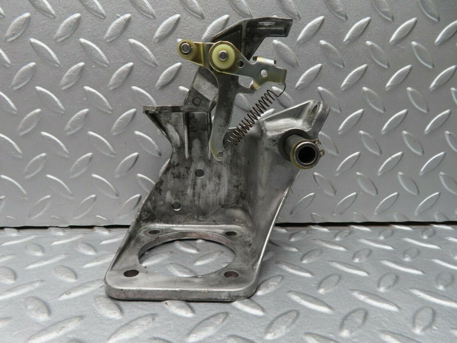 16363 Mercedes-Benz W124 260E Brake Pedal Bracket 1242900919