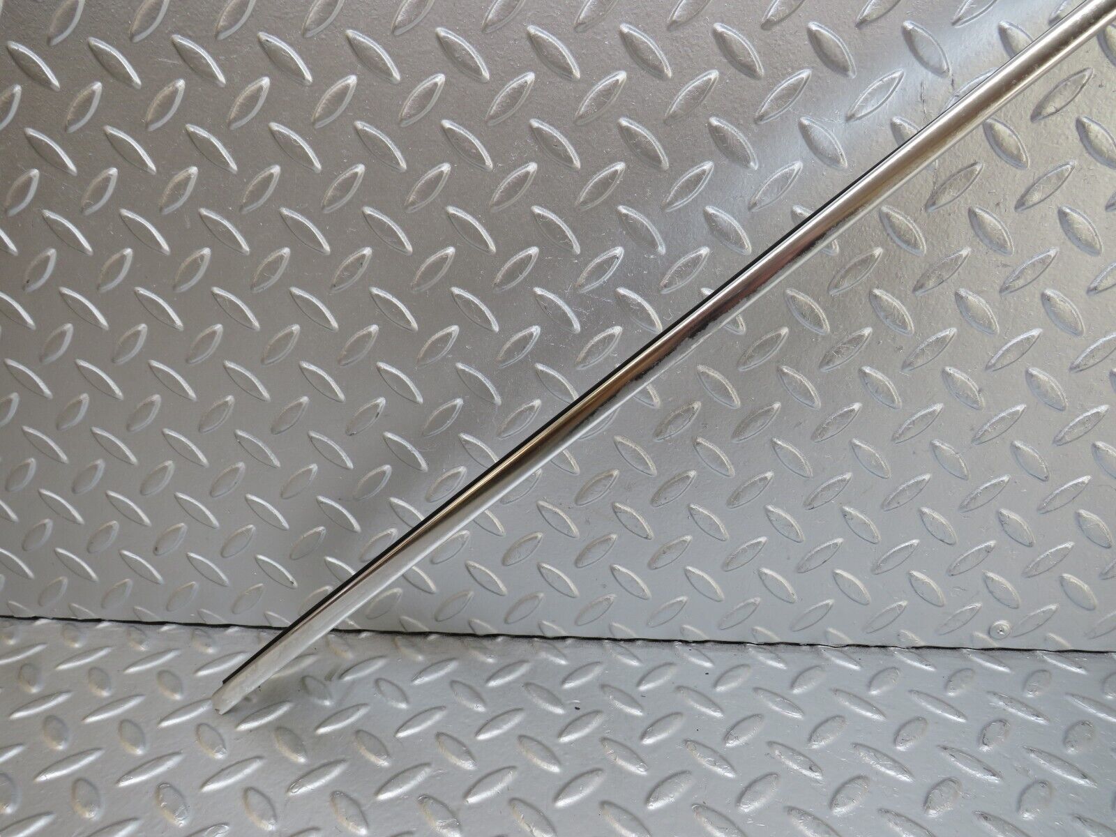 34456 Mercedes-Benz C126 380SEC Coupe Roof Chrome Trim Right Side