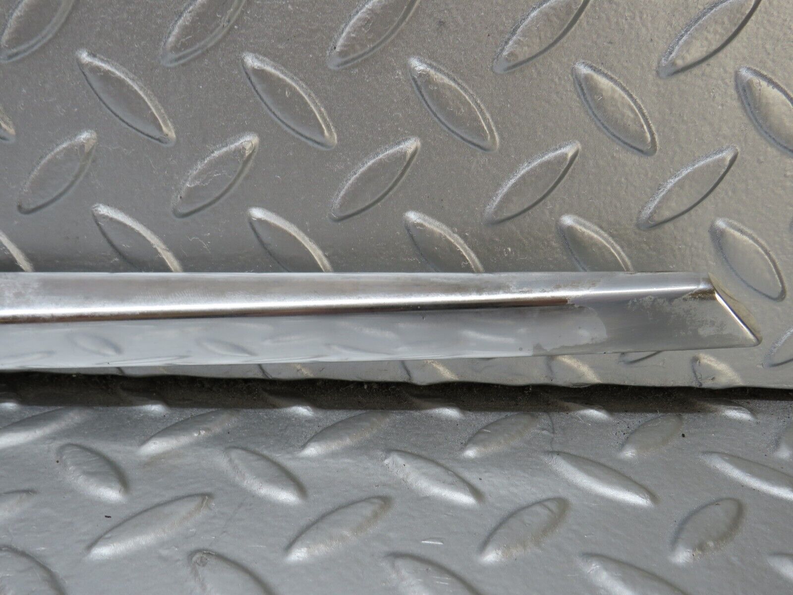 34407 Mercedes-Benz C126 380SEC Coupe Door Window Chrome Trim Right Side