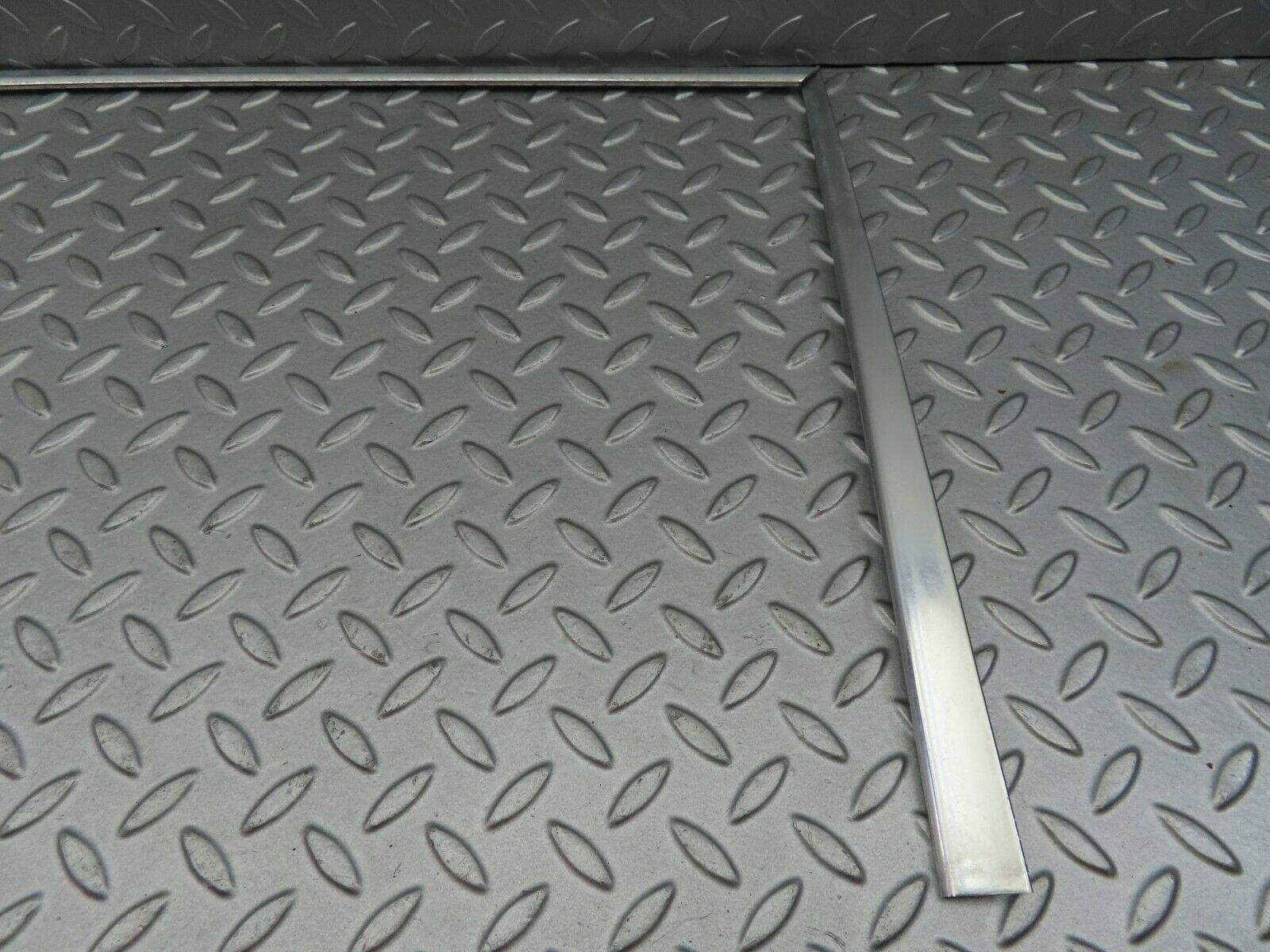 6212 Mercedes-Benz W126 380SE Door Chrome Window Frame Rear Left