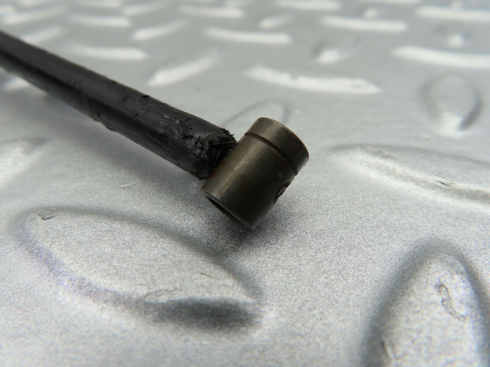 6718 Mercedes-Benz S124 E220 Wagon Bonnet Release Cable