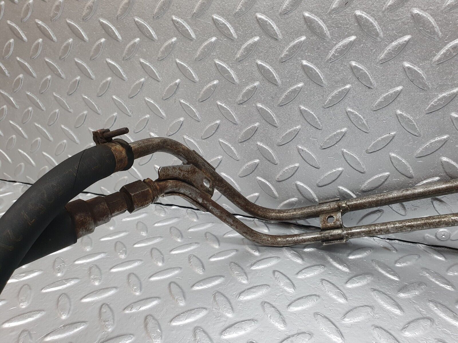 40817 Mercedes-Benz W123 300D Power Steering Oil Line Pipe