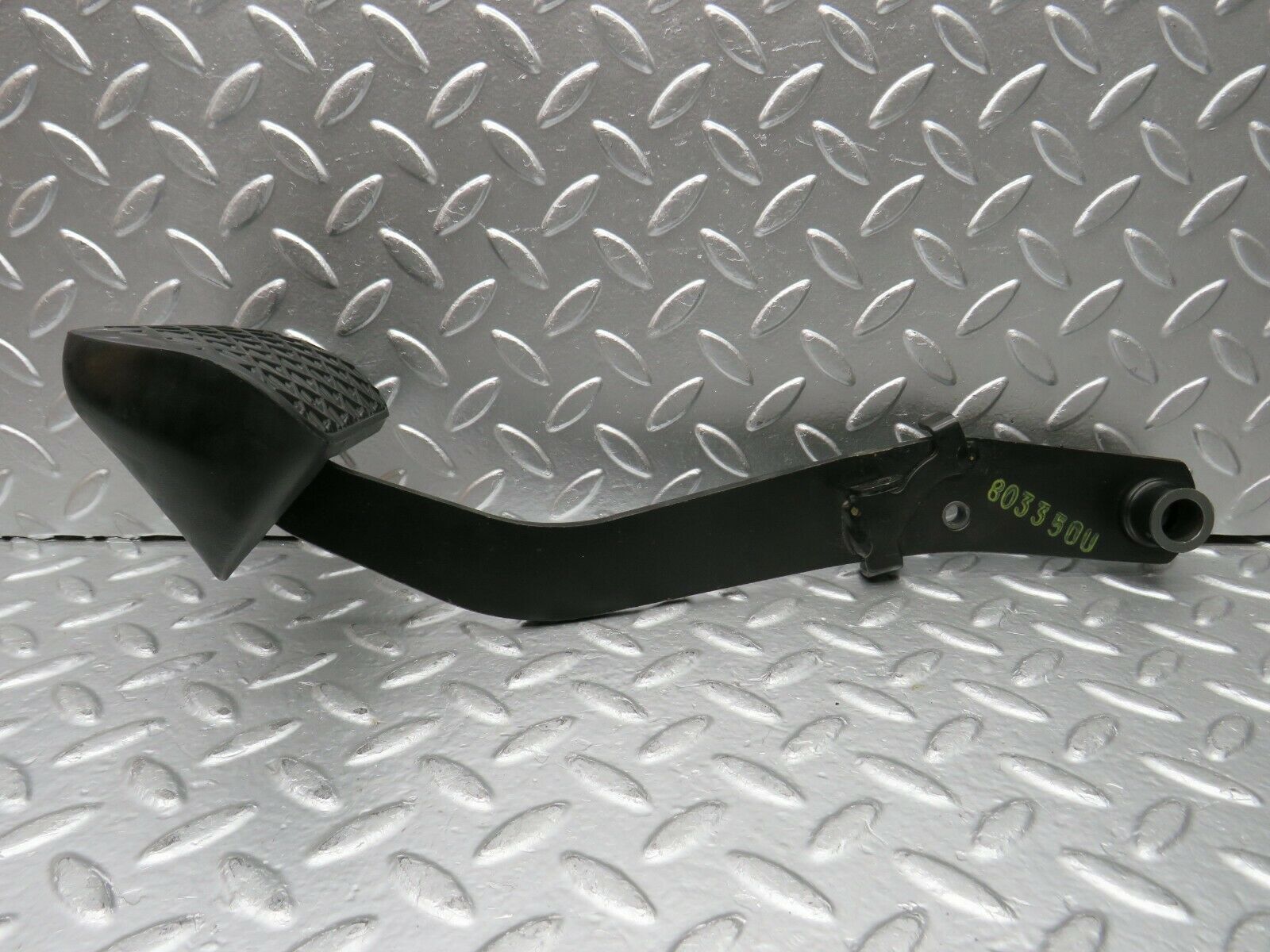 22514 Mercedes-Benz C124 E220 Coupe Brake Pedal With Rubber 1232910082