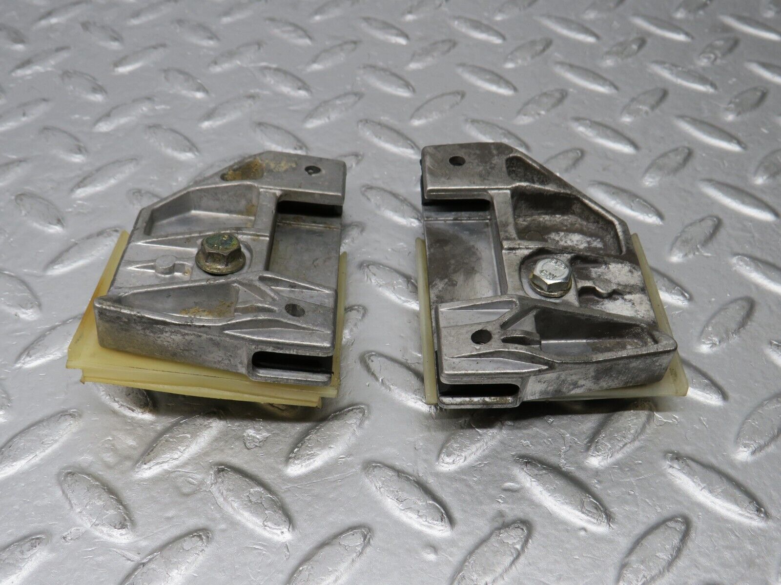 38355 Mercedes-Benz R129 280SL Coupe Door Window Guide Bracket 1247250132 1247250232