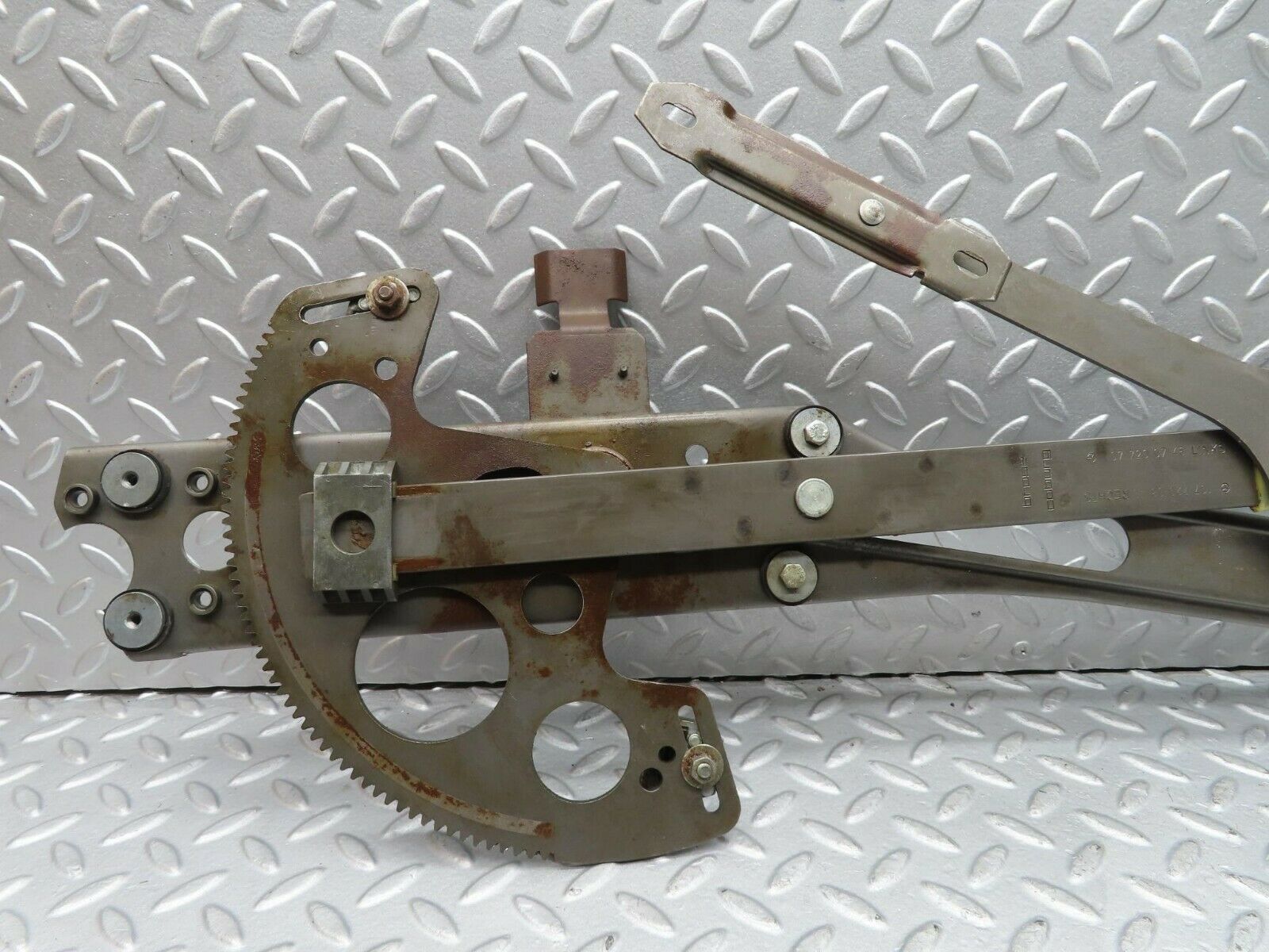 16638 Mercedes-Benz C107 380SLC Front Right Power Window Regulator 1077200846