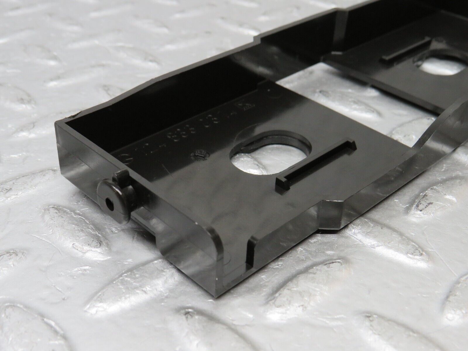 37923 Mercedes-Benz A124 320E Cabriolet Heater Control Switch Holder 1248330314