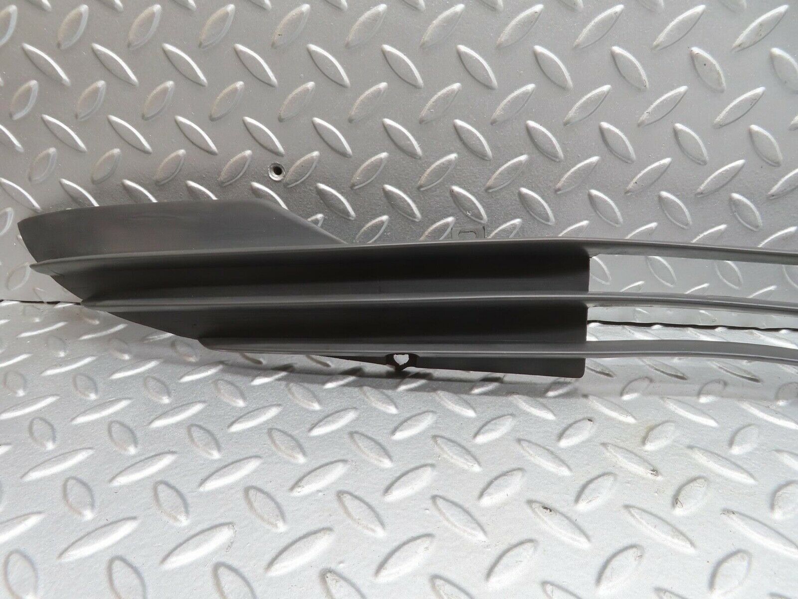 13904 Mercedes-Benz C107 280SLC Front Bumper Lower Grill