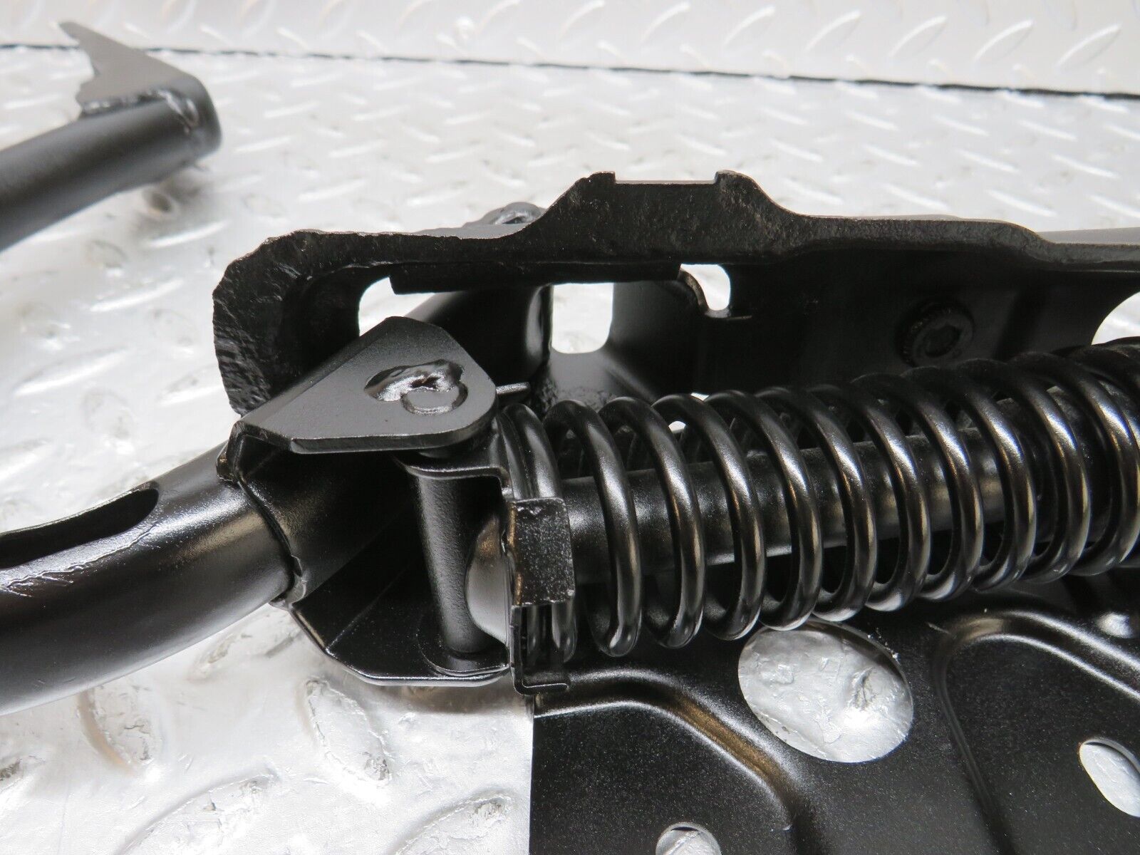 36316 Mercedes-Benz W126 420SE Trunk Hinge Left Side