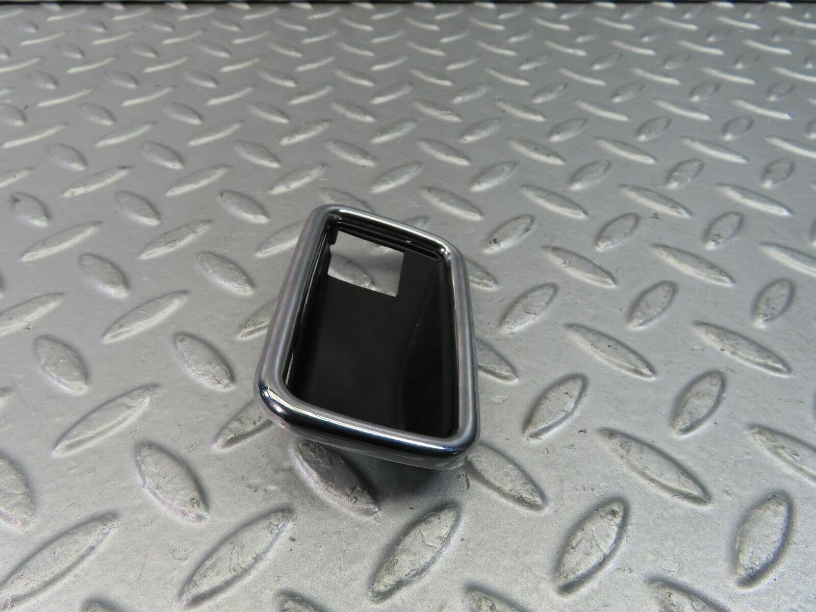 8997 Mercedes-Benz W108 Chrome Frame For Door Opener Left 1087660511