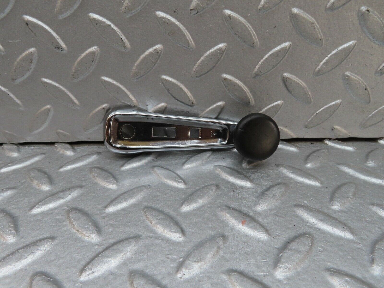 17957 Mercedes-Benz W123 200 Window Lifter Crank Handle