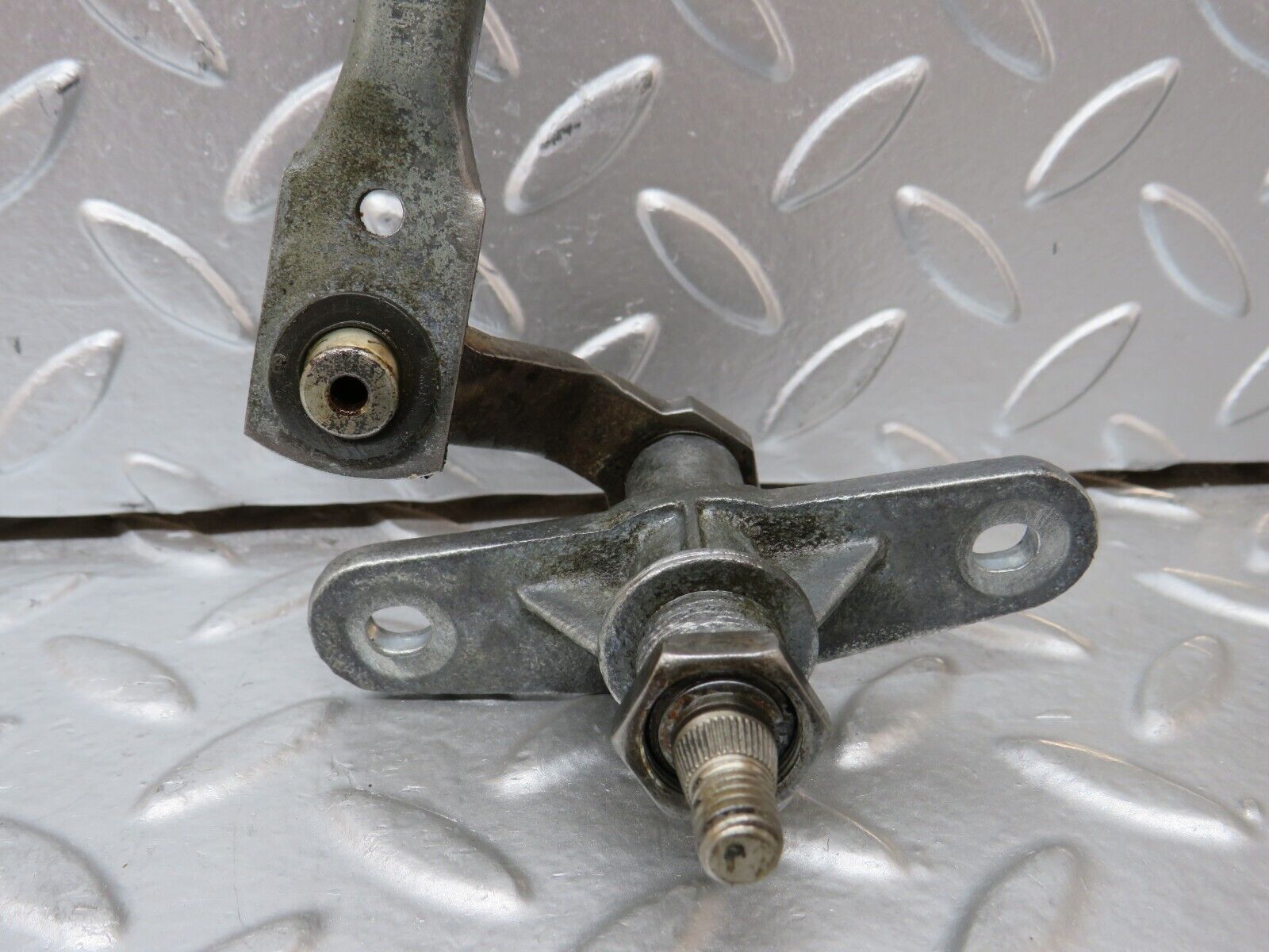 28364 Mercedes-Benz S123 240D Wagon Windscreen Wiper Linkage