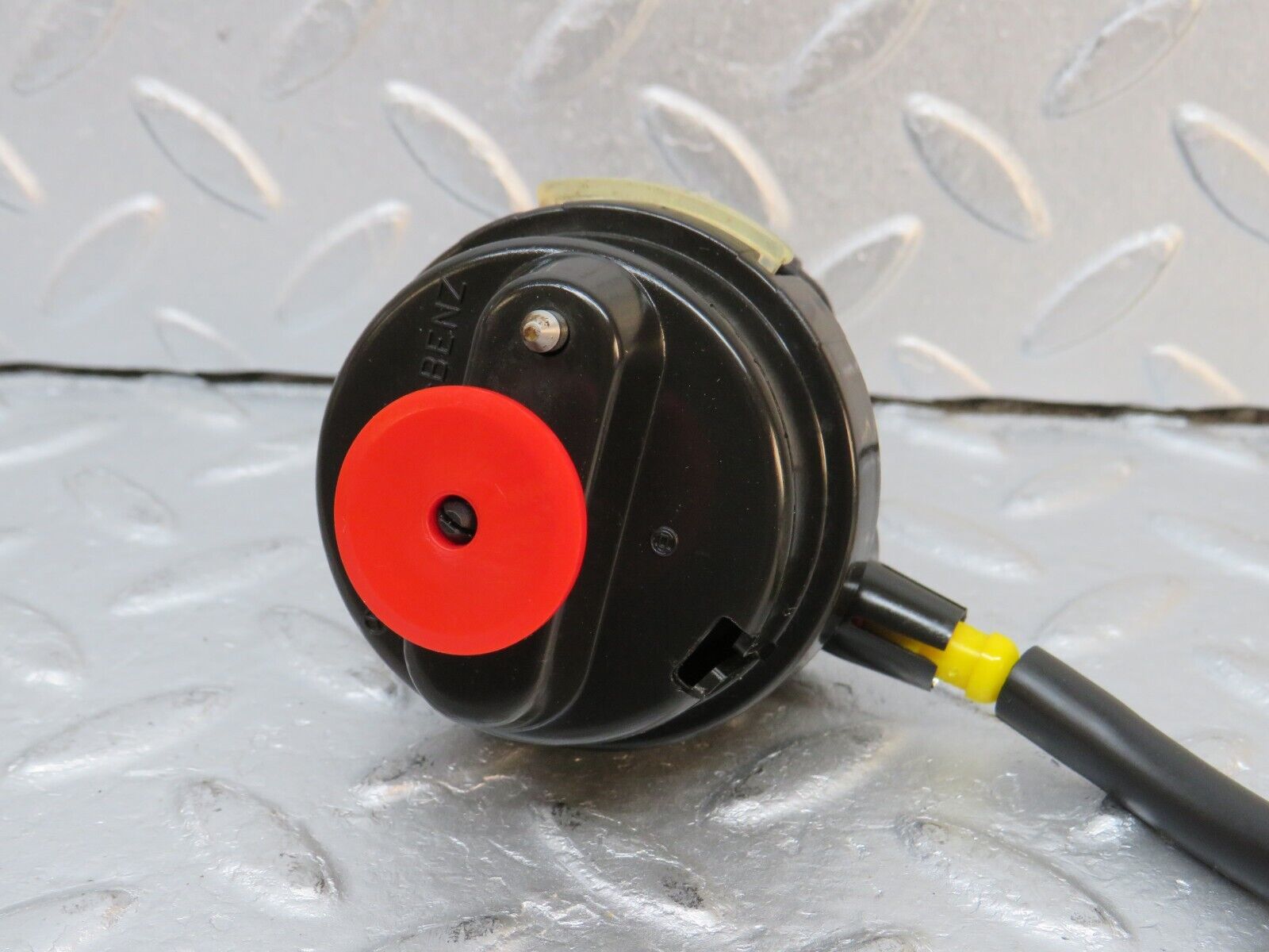 38265 Mercedes-Benz R129 280SL Coupe Fuel Tank Flap Cap Vacuum Actuator