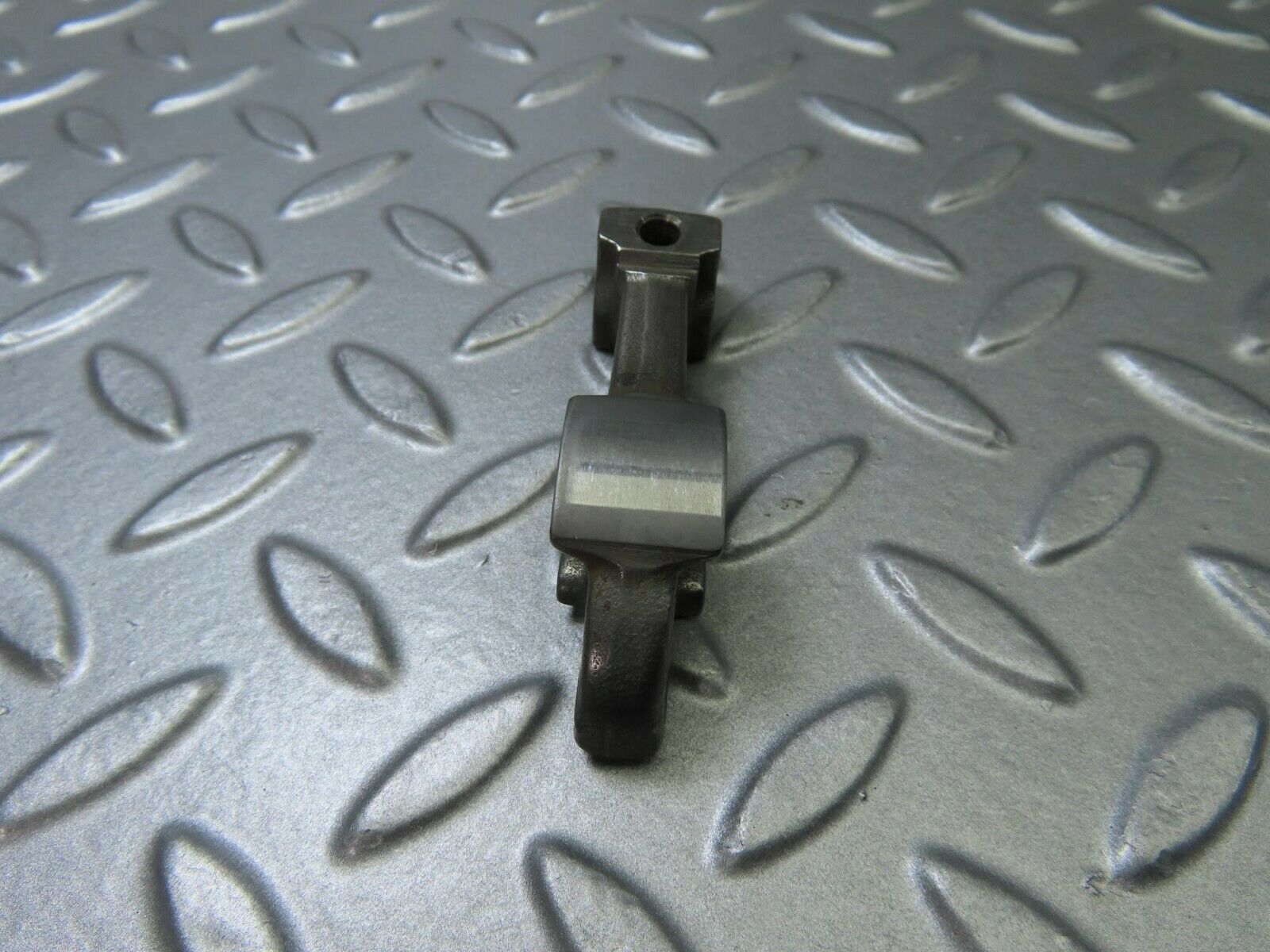 9134 Mercedes-Benz W108 Valve Rocker Arm With Retaining Spring