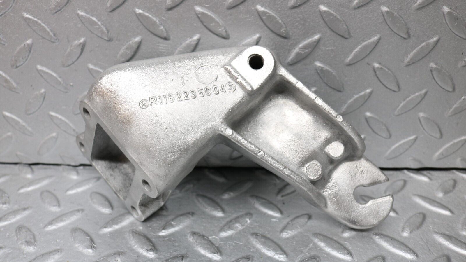 37221 Mercedes-Benz C126 420SEC Coupe Engine Mount Bracket Left 1162235004