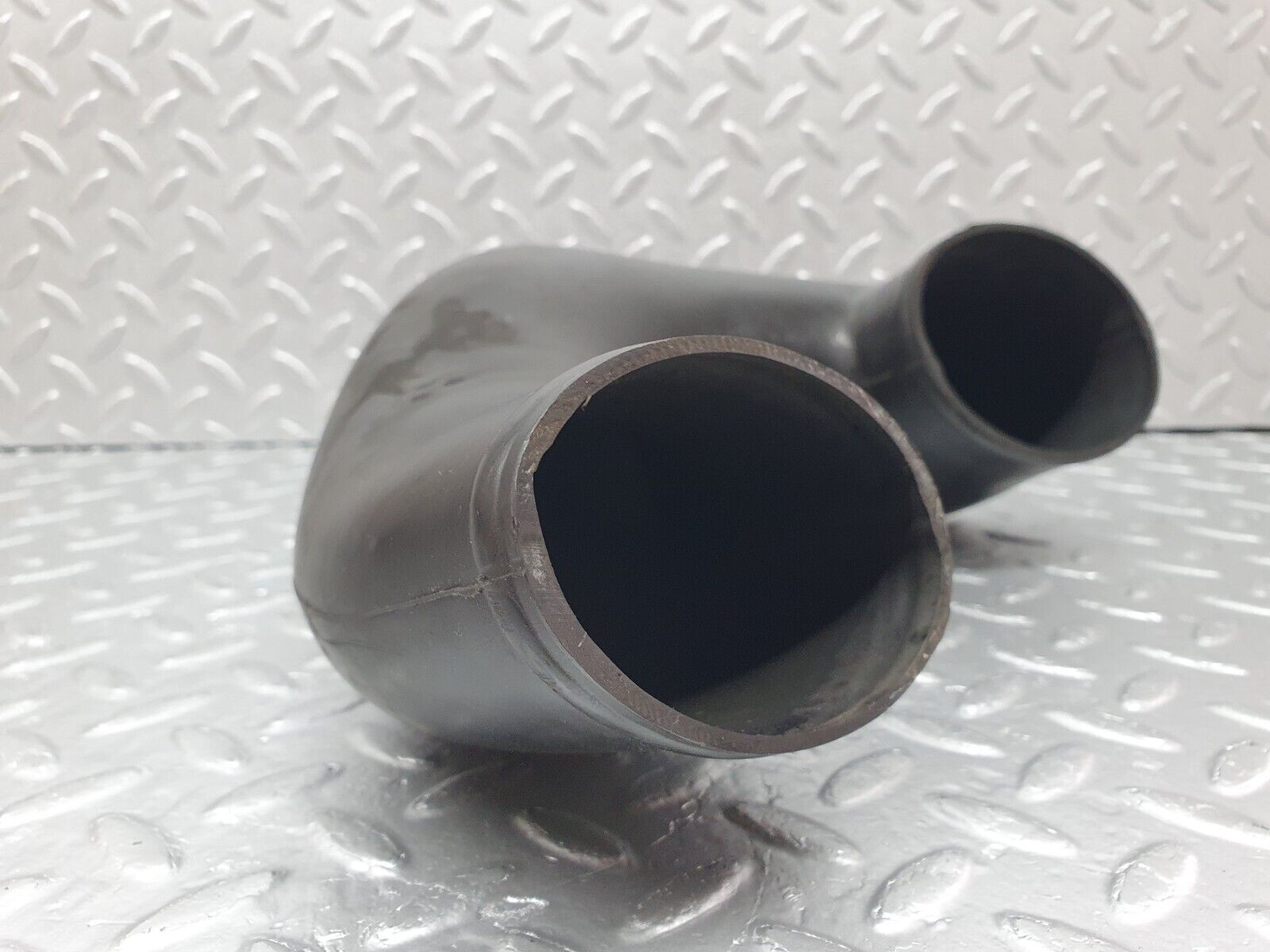41441 Mercedes-Benz W124 200E Air Intake Pipe 1020941511