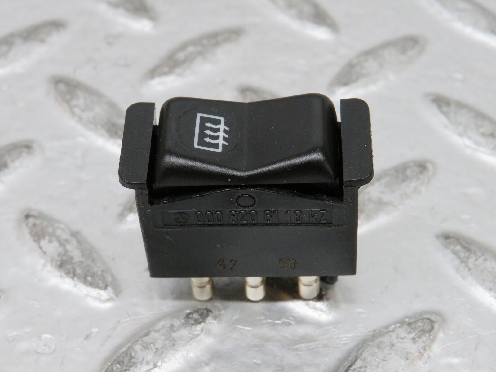 28491 Mercedes-Benz S123 240D Wagon Rear Heated Window Switch 0008206110