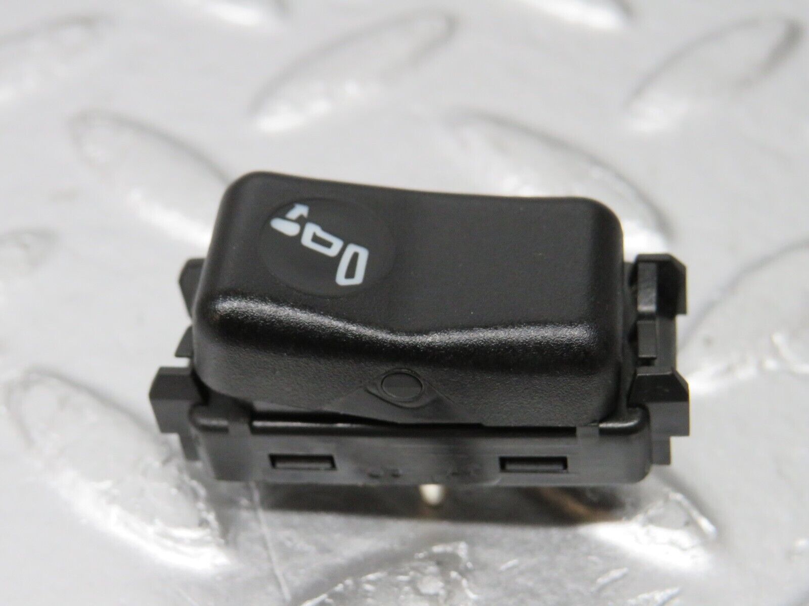 34053 Mercedes-Benz W124 260E Rear Headrest Release Control Switch 1248202610