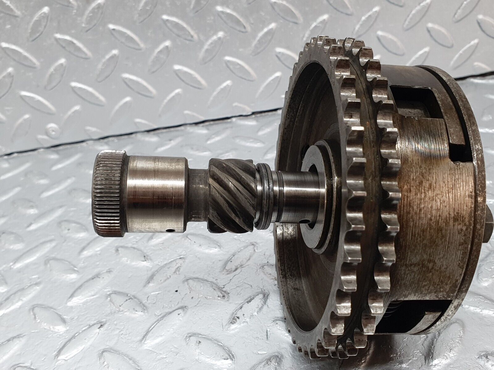 40871 Mercedes-Benz W123 240D Intermediate Timing Gear Shaft