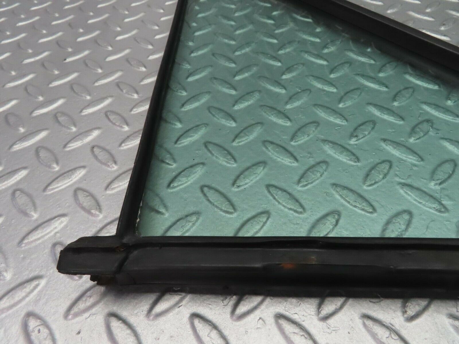 10778 Mercedes-Benz W123 230E Rear Right Quarter Window Glass 1237350224