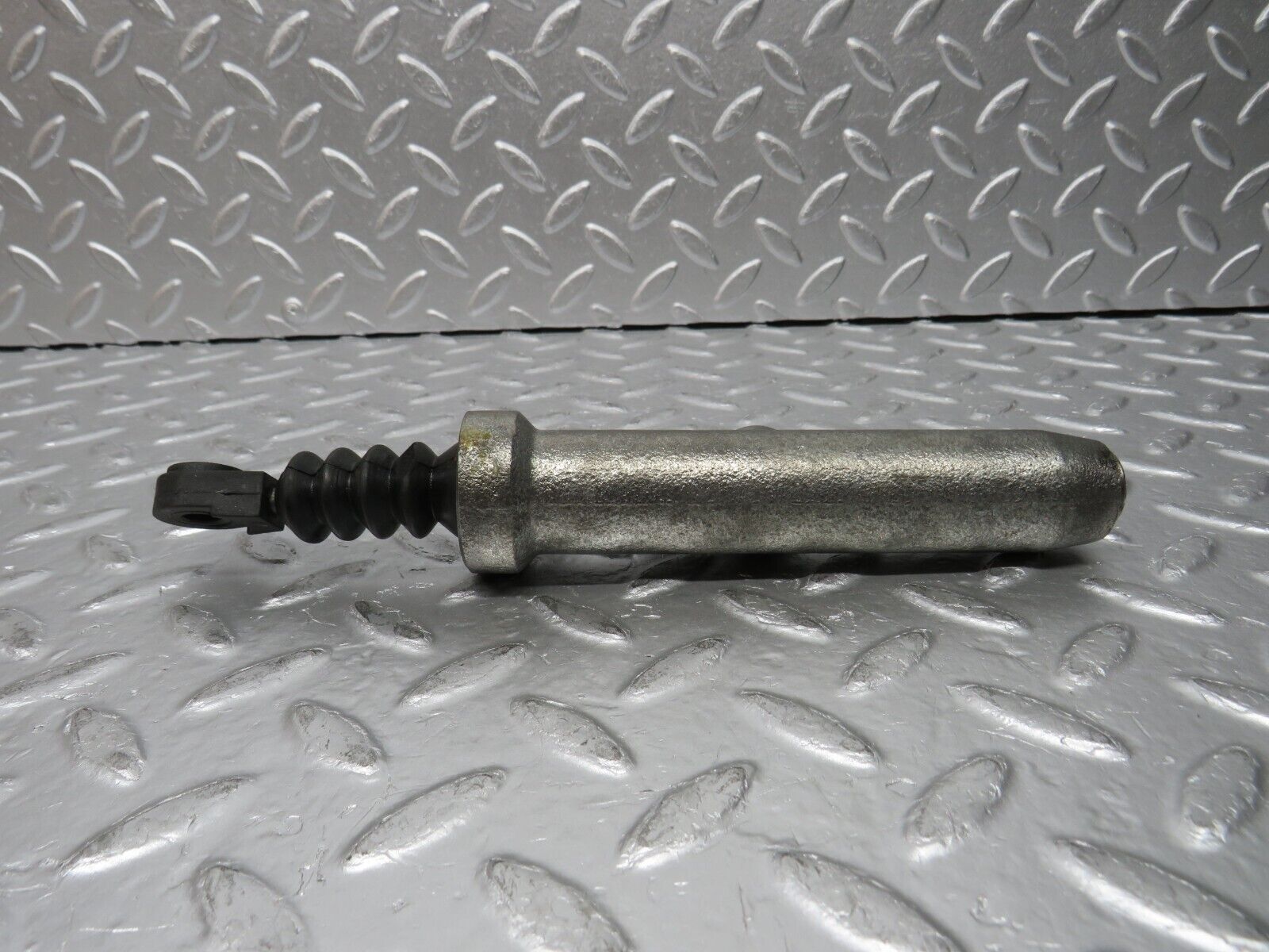 31407 Mercedes-Benz S124 220TE Wagon Clutch Master Cylinder