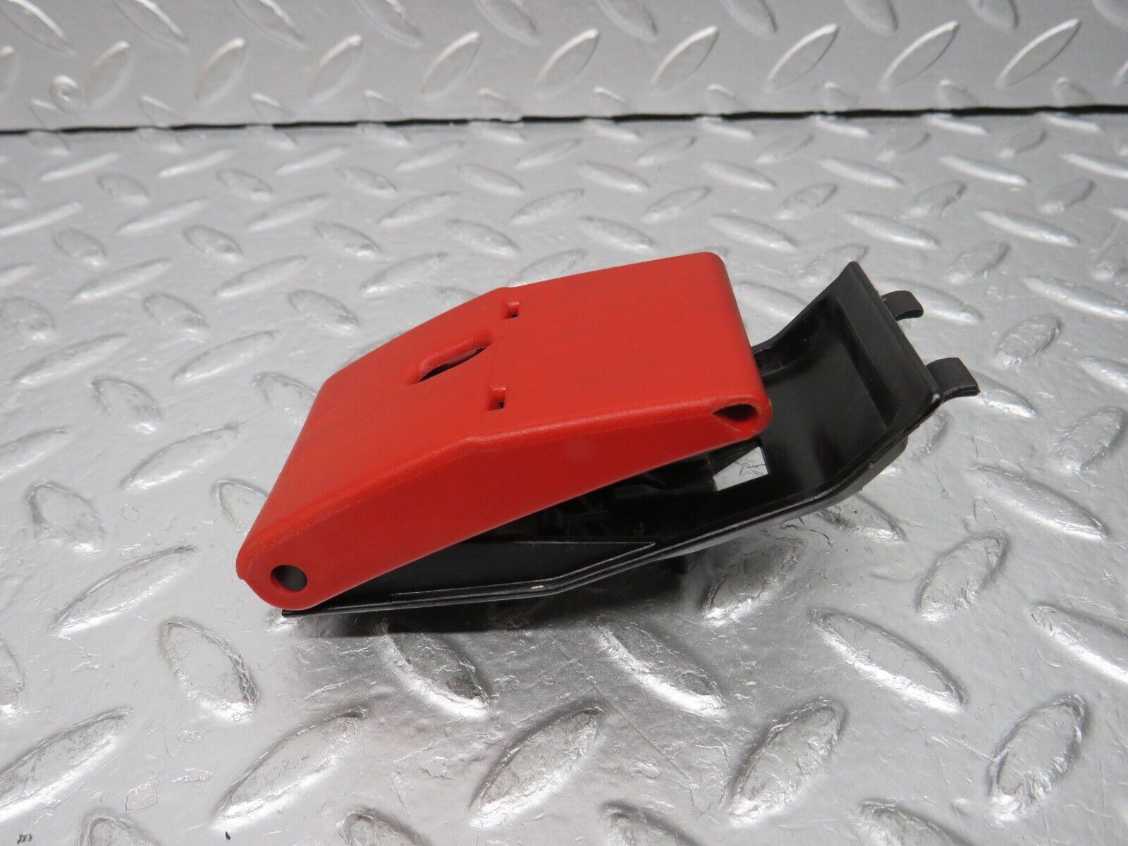 31334 Mercedes-Benz S124 220TE Wagon Bonnet Release Handle