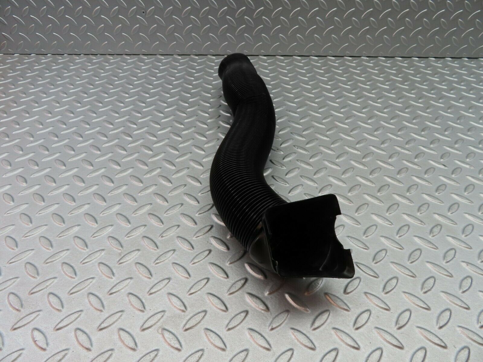 6126 Mercedes-Benz W126 380SE Heater Pipe Air Pipe 1268311446