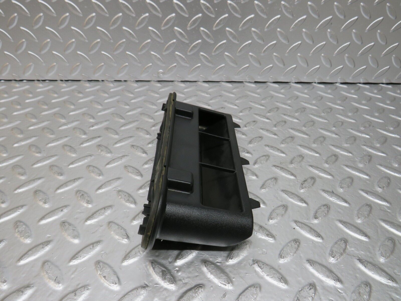 25245 Mercedes-Benz W201 190D Trunk Breather Ventilation Valve 2018300242