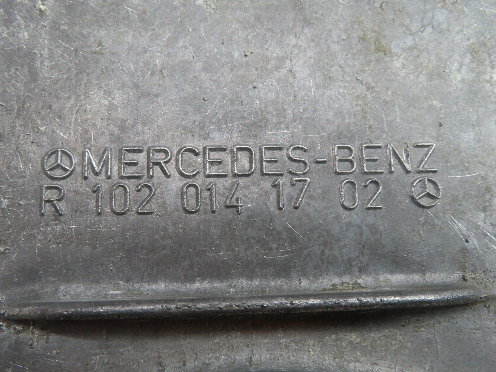 21368 Mercedes-Benz W123 230E Oil Pan Oil Sump 1020141702