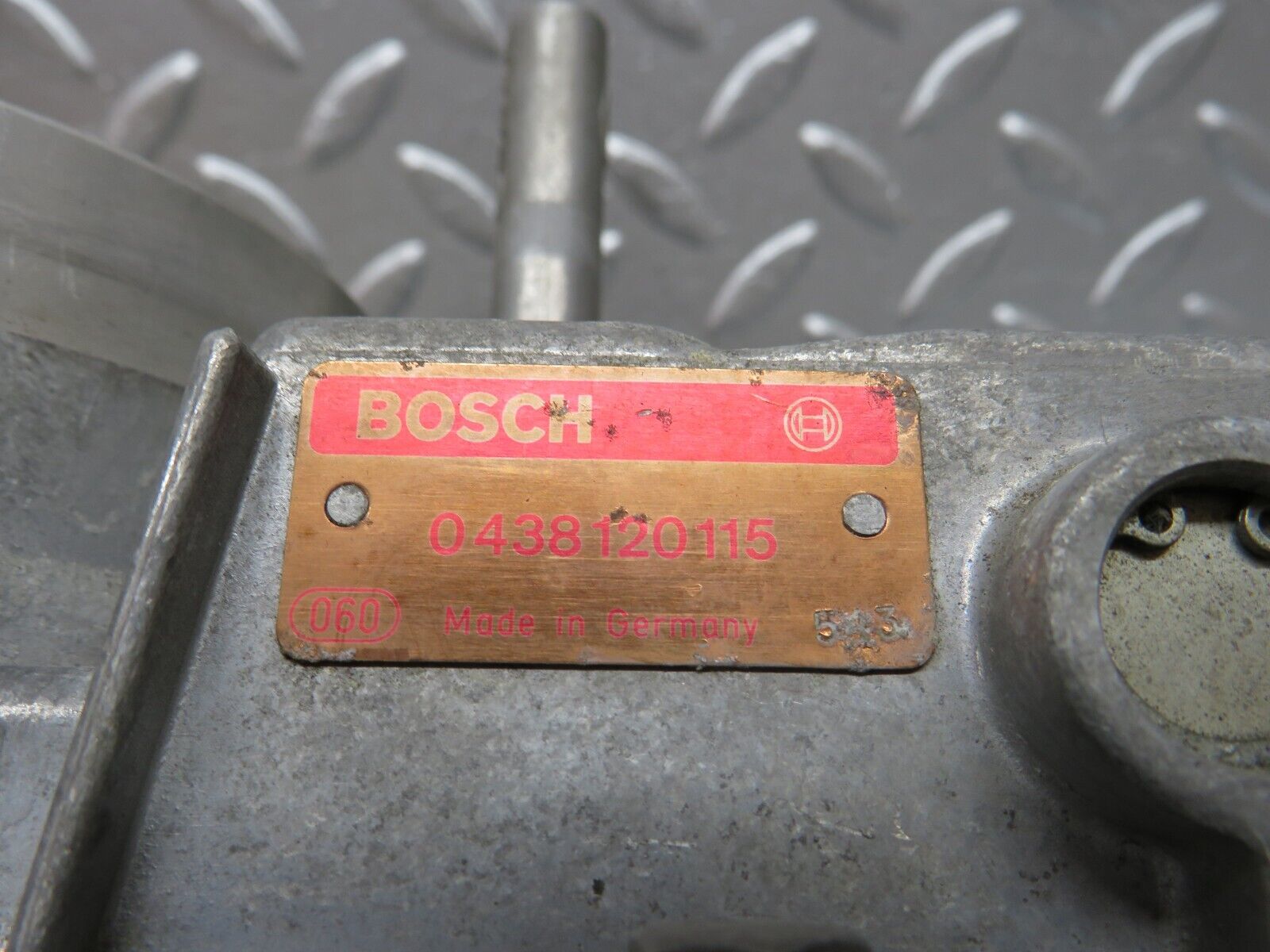 27382 Mercedes-Benz W123 280E Air Flow Mass Meter Sensor Bosch 0438120115