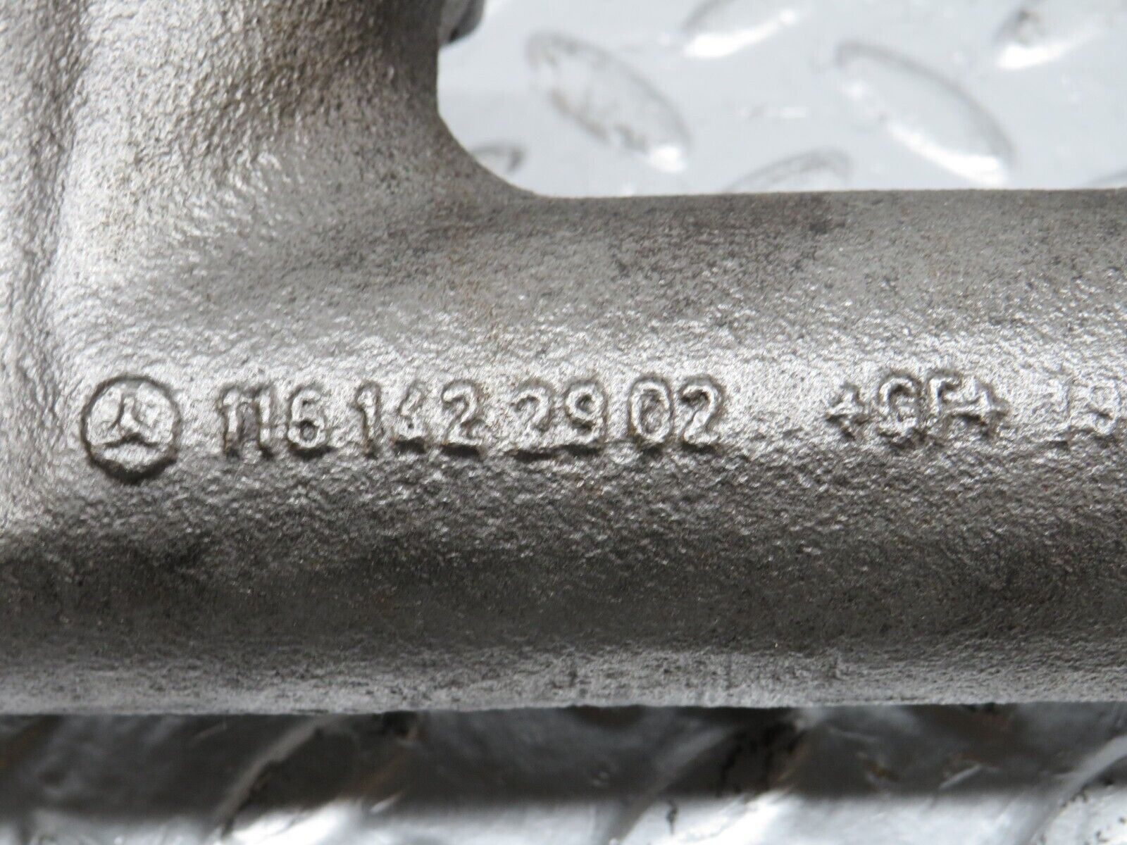 33117 Mercedes-Benz W126 380 V8 Exhaust Manifold Left 1161422302 1161422902