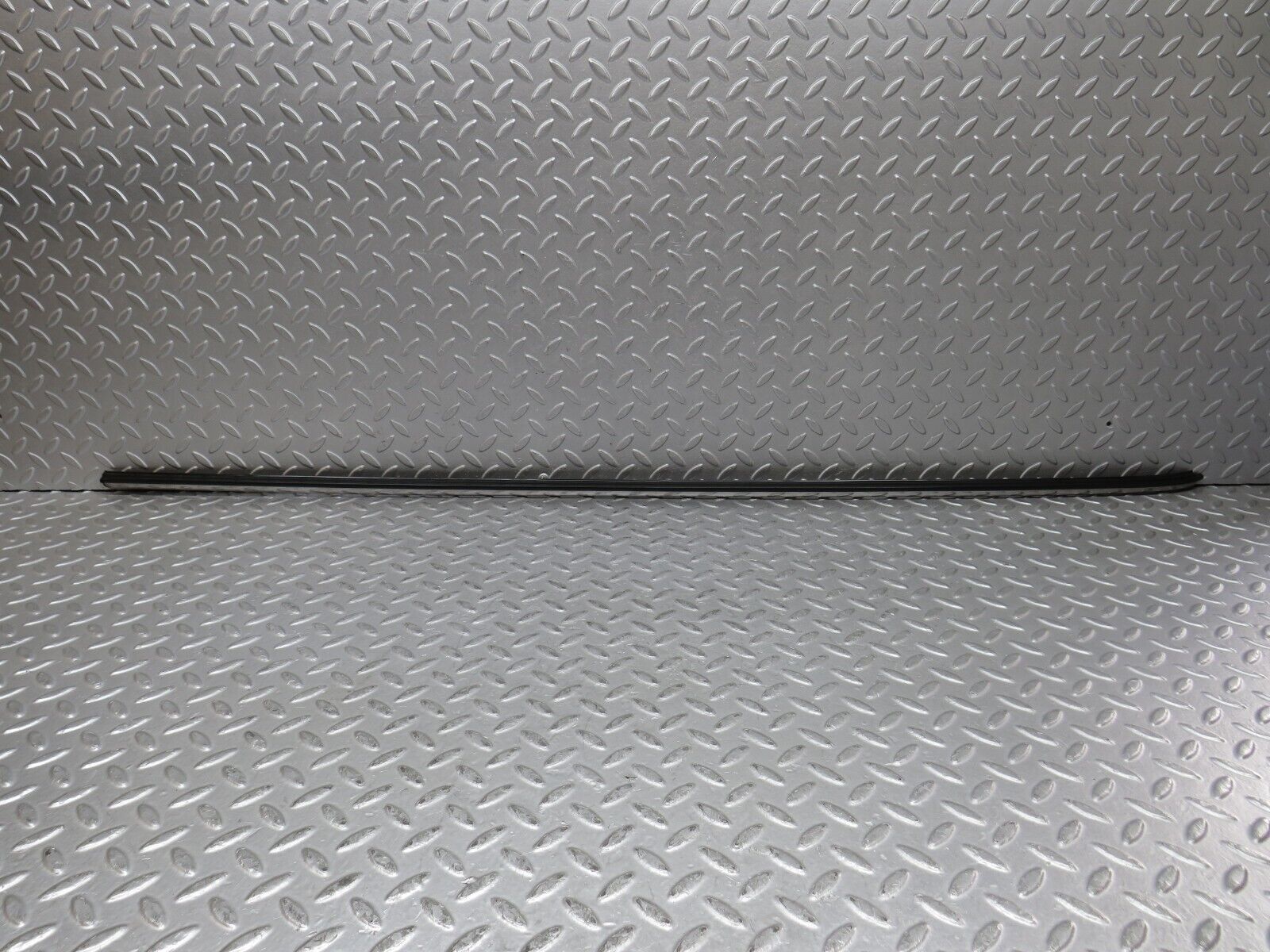 37432 Mercedes-Benz W109 300SEL Rear Right Fender Wing Centre Moulding Trim