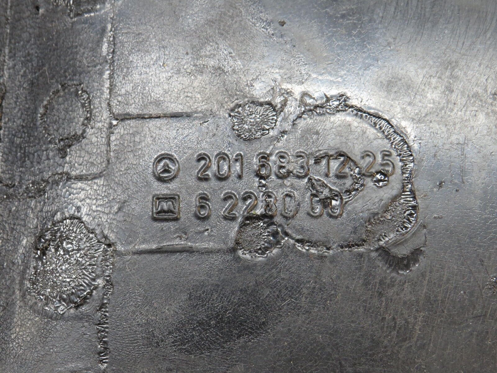 30608 Mercedes-Benz W201 190E 2.0L Centre Console Carpet Beige 2016831225