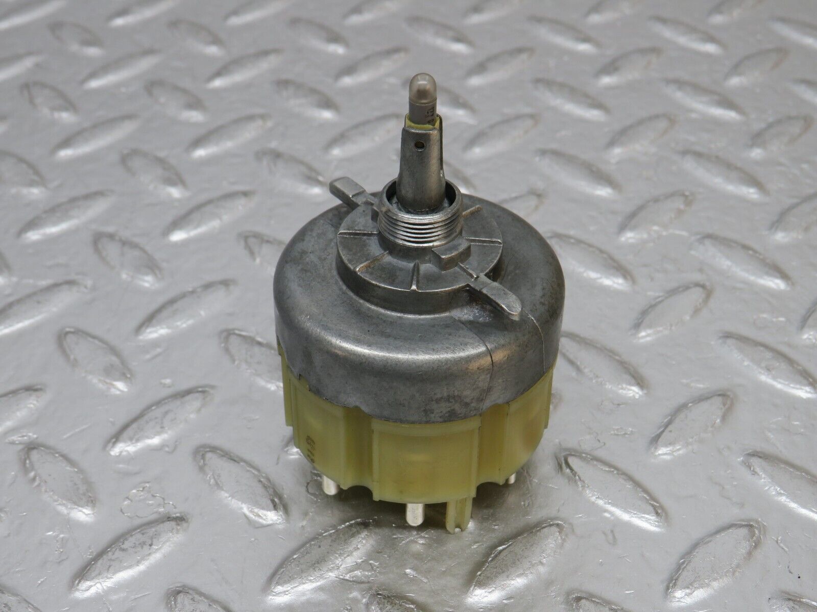 32411 Mercedes-Benz S124 300TE Wagon Headlight Switch 0005455404