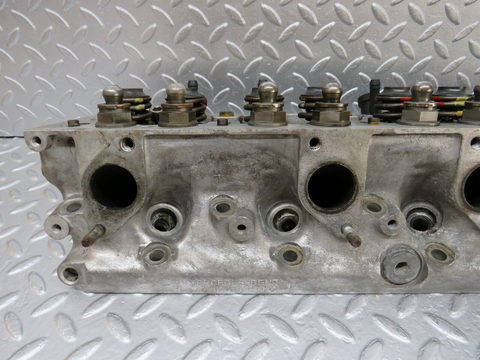 34540 Mercedes-Benz C126 380SEC Coupe Cylinder Head Left Side 1160163301