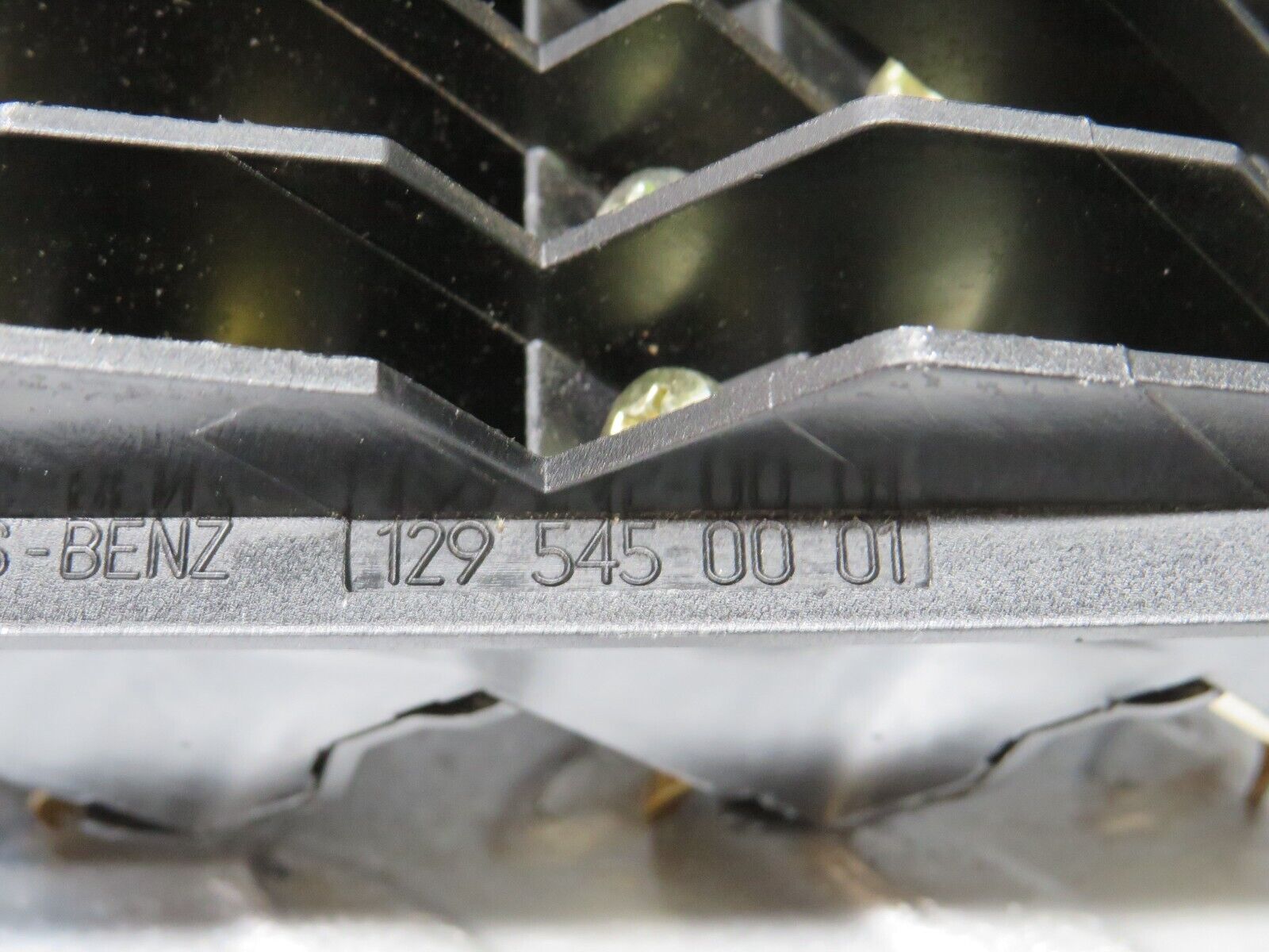 38410 Mercedes-Benz R129 280SL Coupe Fuse Box 1295450001