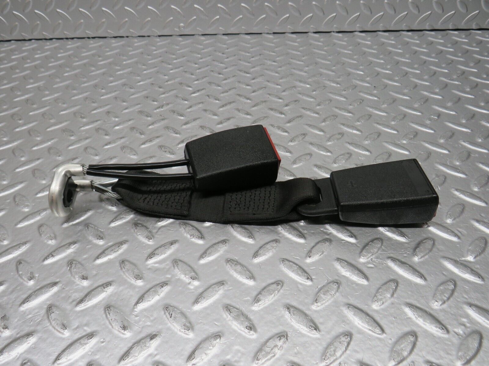 31585 Mercedes-Benz W201 190LE 1.8L Rear Seat Belt Set With Buckles 2018604285