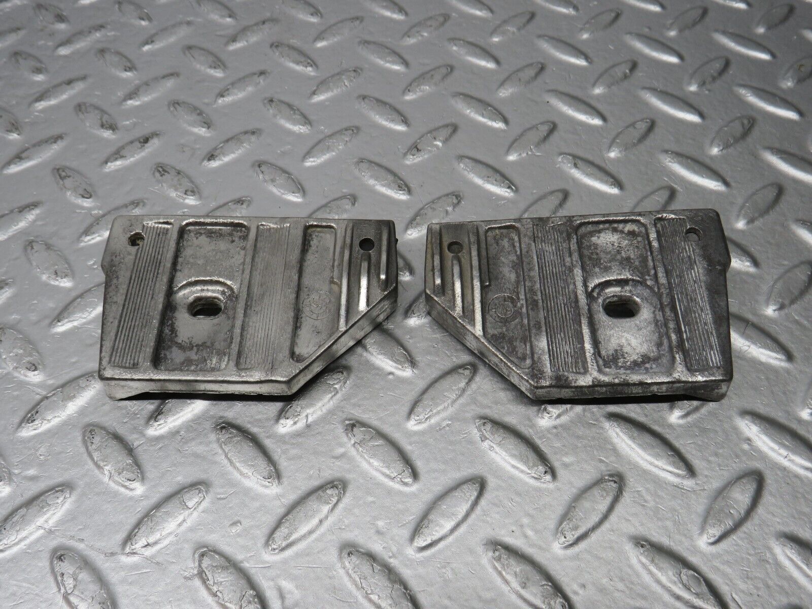 39727 Mercedes-Benz R129 320SL Coupe Door Window Guide Bracket 1247250132 1247250232