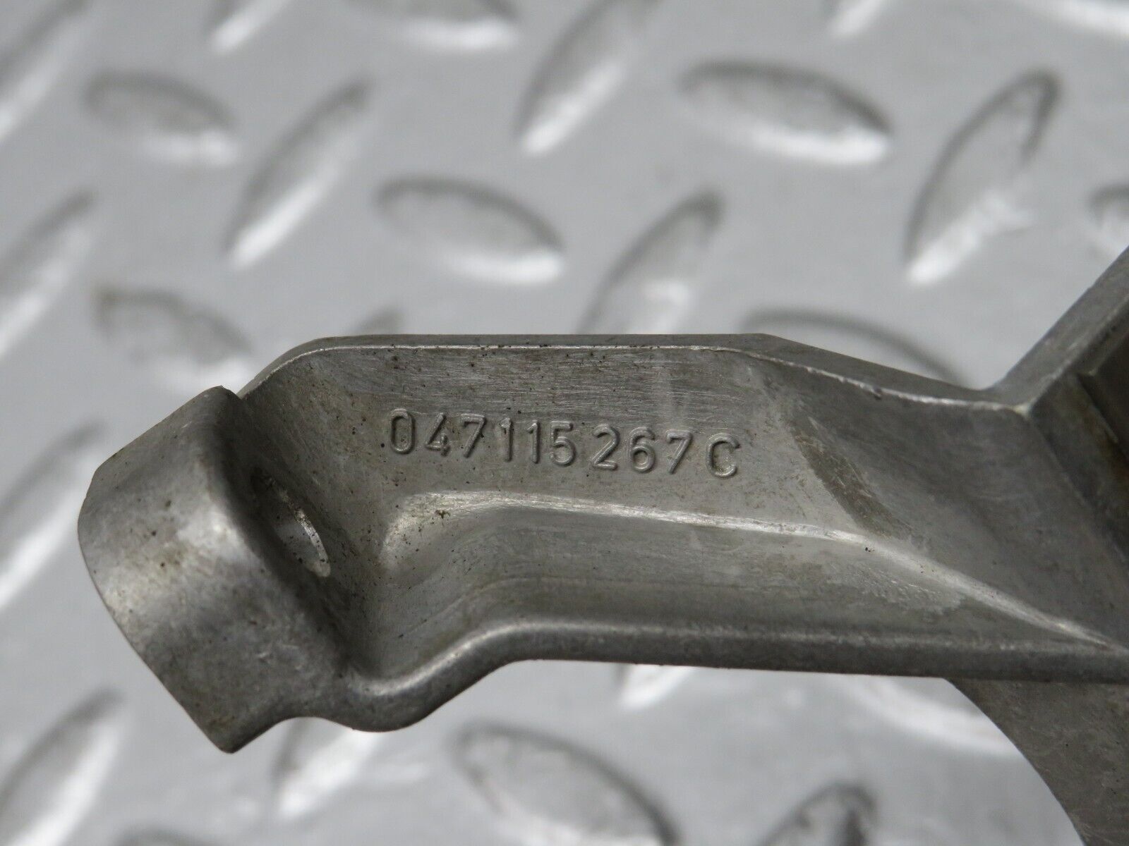 30123 Porsche 924 Oil Pump Filter 047115267