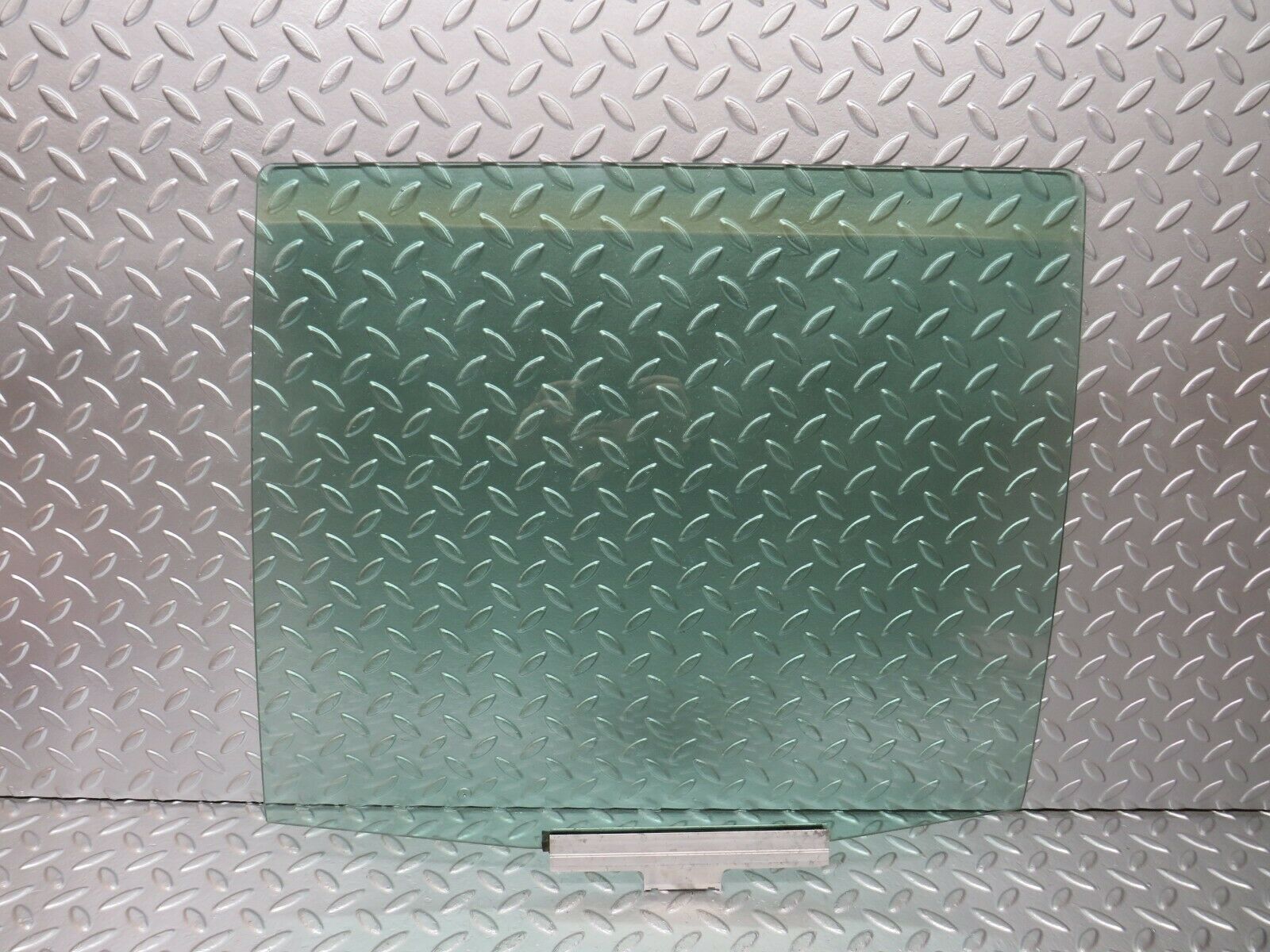 24441 Mercedes-Benz S124 220TE Wagon Rear Left Door Window Glass