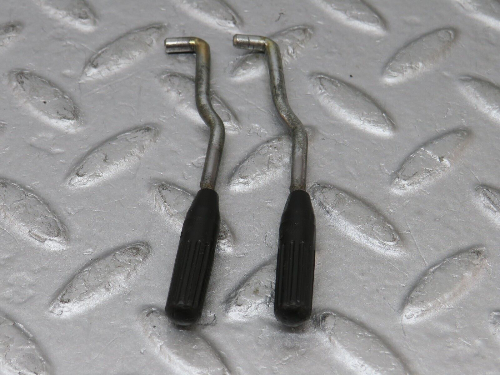 36049 Mercedes-Benz W126 420SE Front Door Lock Knob Pair