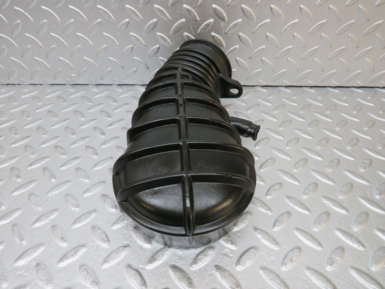 30019 Porsche 924 Air Intake Pipe Hose 047133367