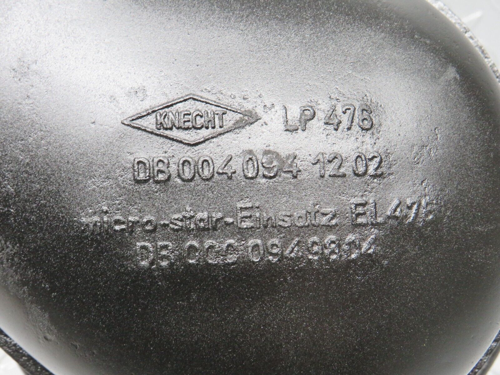 40381 Mercedes-Benz W110 230 Air Filter Housing Cap 0040941202 0000949804