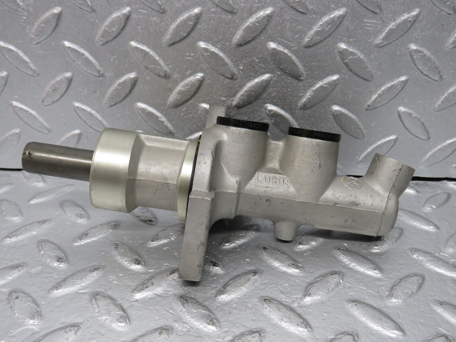 39435 Mercedes-Benz R129 320SL Coupe Brake Master Cylinder Lucas