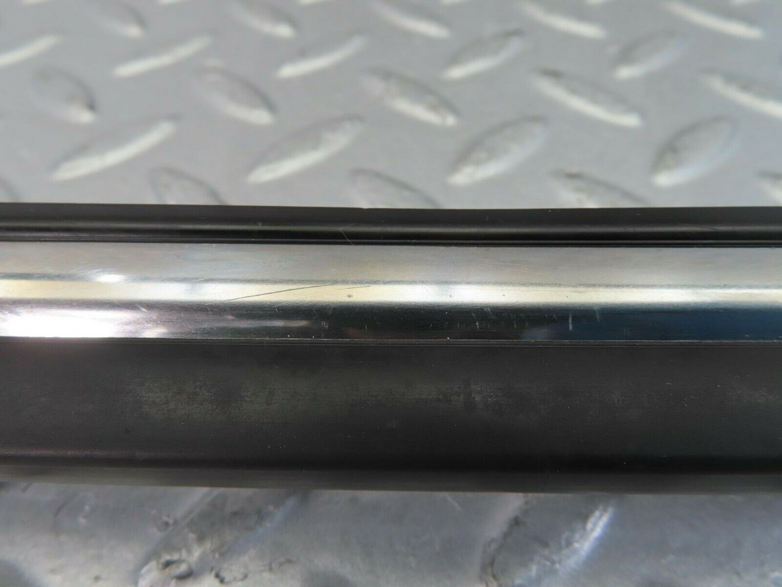 10238 Mercedes-Benz W116 Front Right Door Centre Moulding Trim