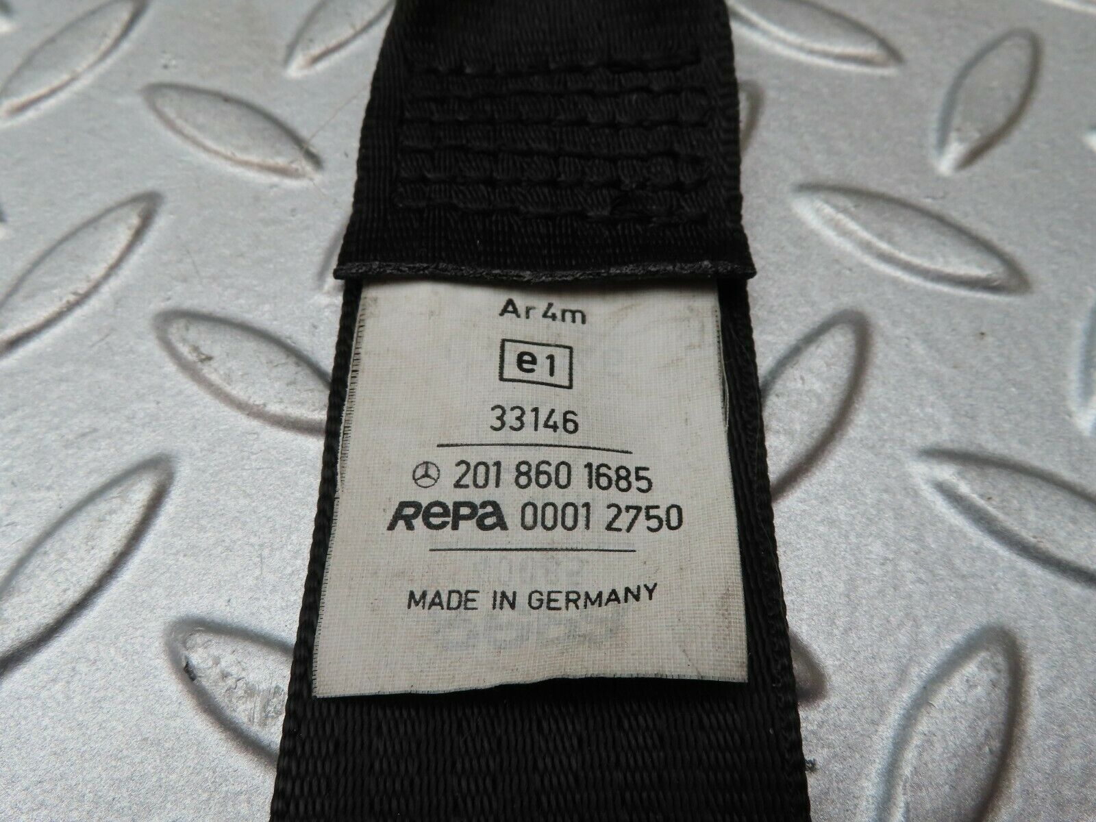 4403 Mercedes-Benz W123 230E Front Left Seat Belt 2018601685