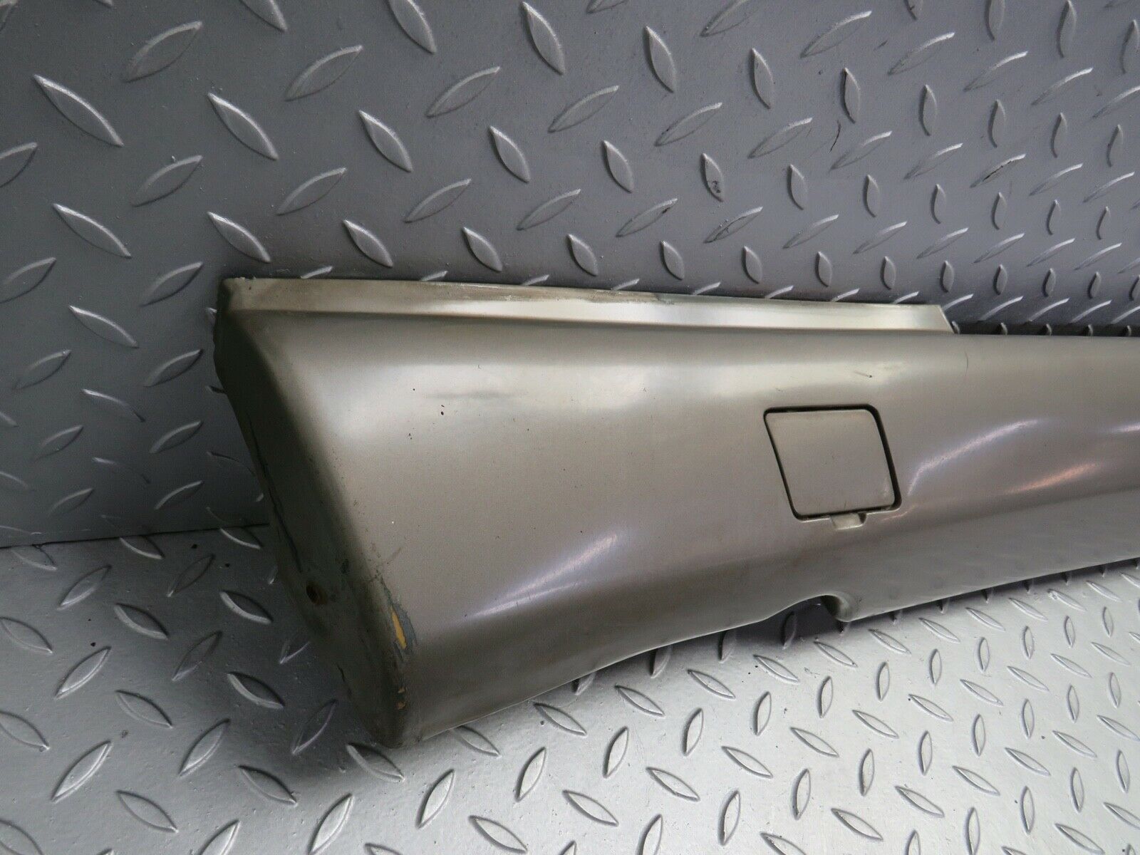 21811 Mercedes-Benz W126 300SE Side Skirt Left Side 1266904940