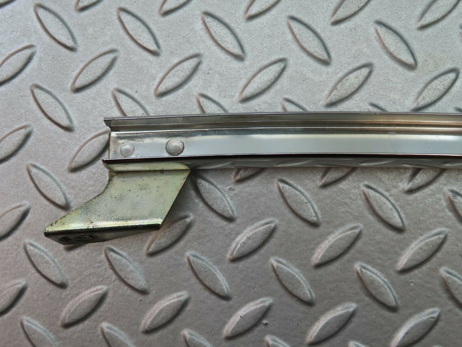 6135 Mercedes-Benz W126 380SE Rear Right Chrome Window Channel 1267300219