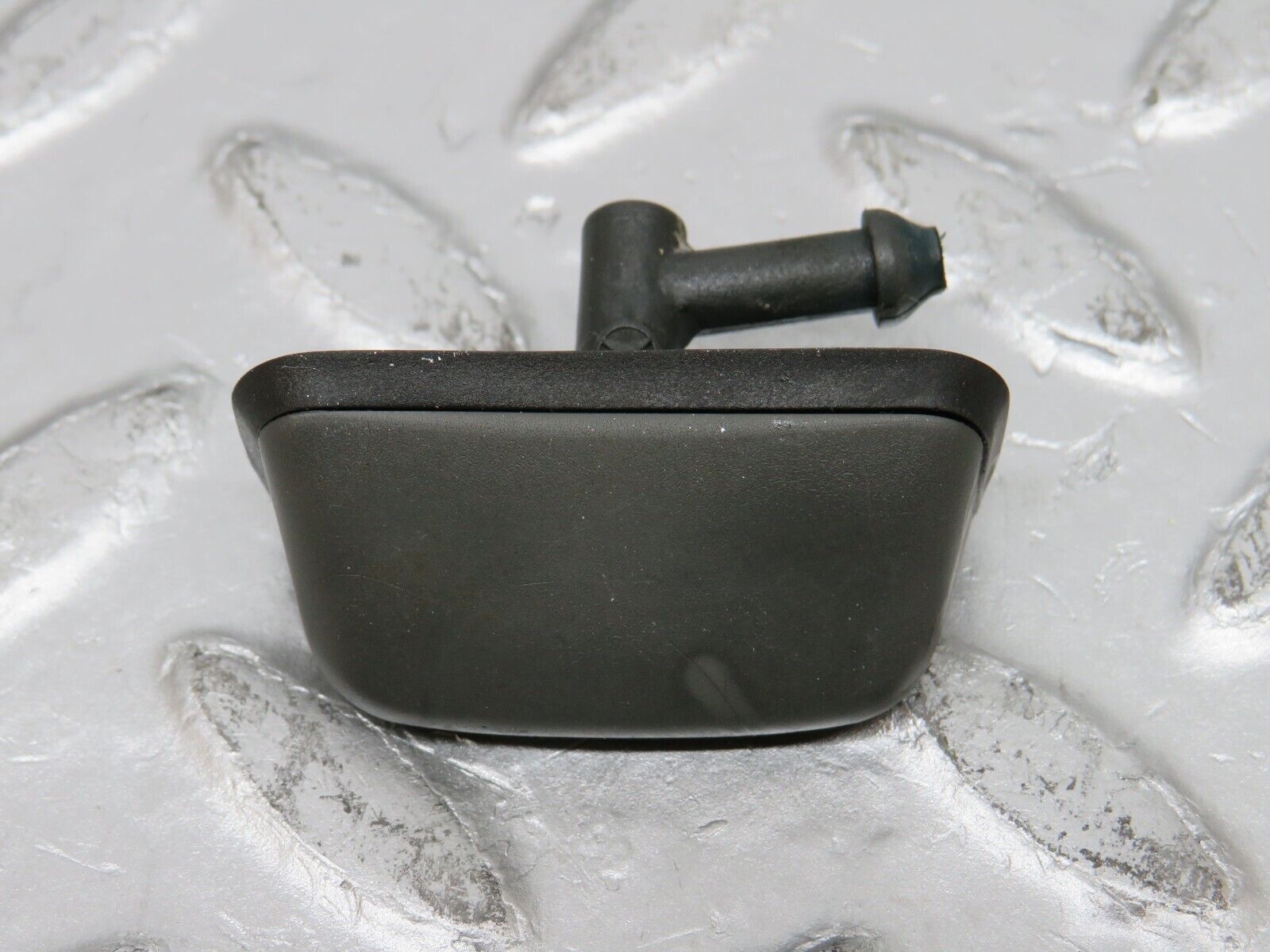 32575 Mercedes-Benz S124 300TE Wagon Tailgate Windscreen Washer Nozzle