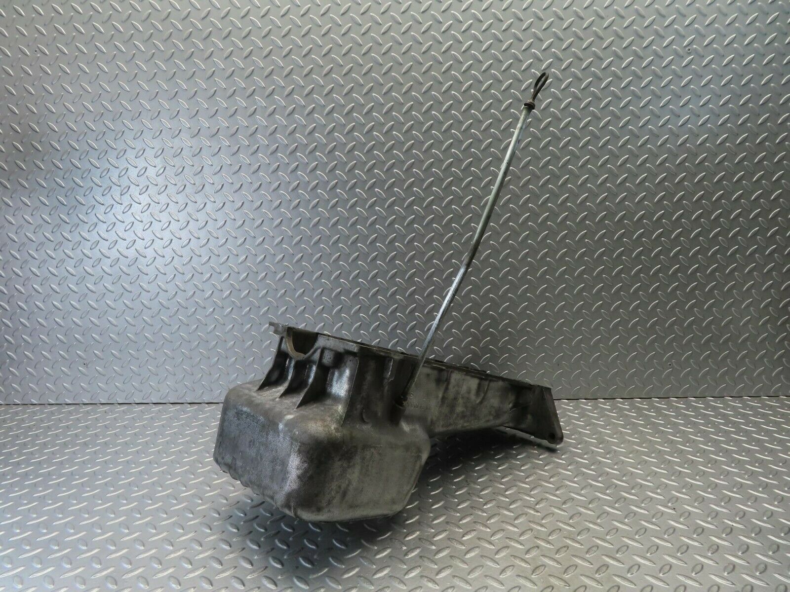 10951 Mercedes-Benz W115 220D Oil Pan Oil Sump 6150101313