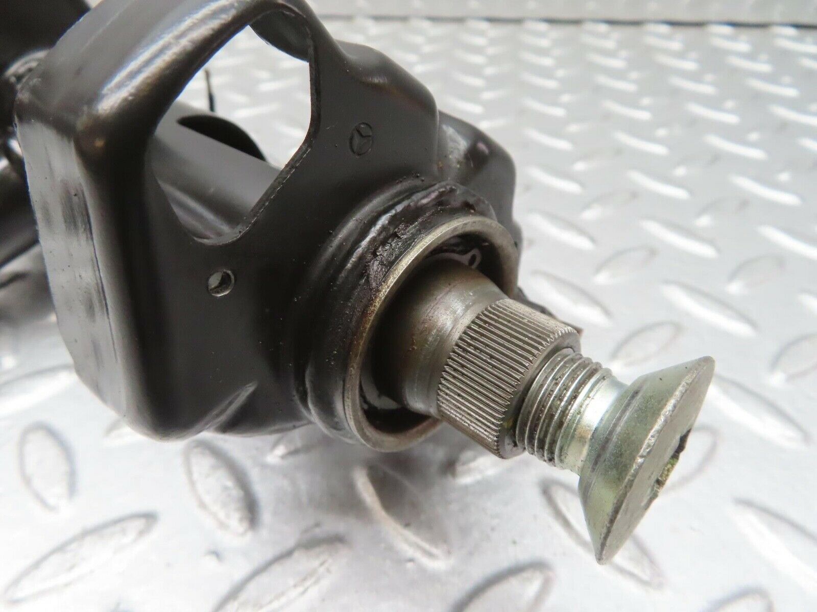 13562 Mercedes-Benz W123 200 Steering Column